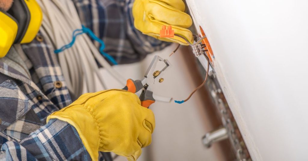 Consertos e manutenções elétricas em Divinópolis